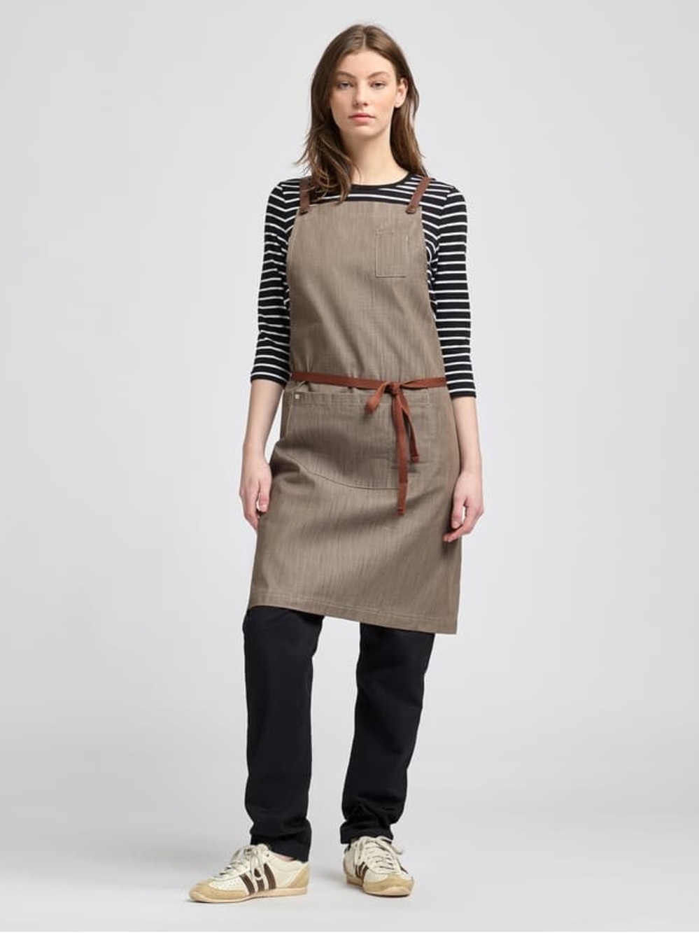 Cargo Crew Henry Bib Apron in Mocha